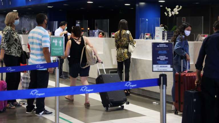 Μετάλλαξη Μποτσουάνα: Τα τέσσερα έκτακτα μέτρα για να &quot;οχυρωθεί&quot; η Ελλάδα - Τι ισχύει για τους ταξιδιώτες από τη Ν.Αφρική