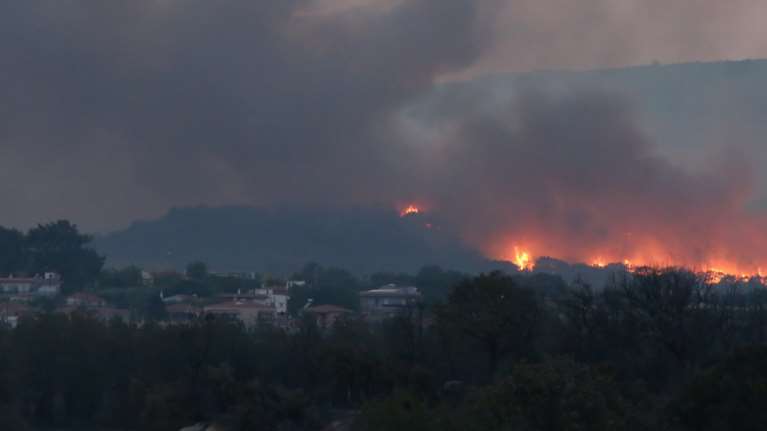 Φωτιά στην Αλεξανδρούπολη: Μεγάλη αναζωπύρωση στη Νίψα, μέτωπο και στο Μοναστηράκι [βίντεο]