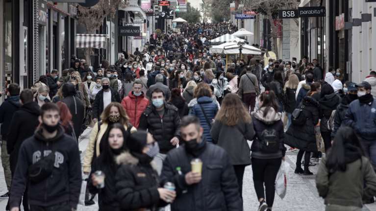 Νέα μέτρα μετά το άνοιγμα των σχολείων: Υποχρεωτικός εμβολιασμός για τους άνω των 50 και περιορισμοί για τους ανεμβολίαστους