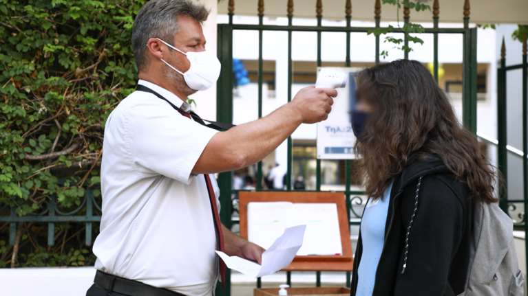 Λέσβος: Ο κορονοϊός &quot;θερίζει&quot; τους μαθητές - Ανοιχτό το ενδεχόμενο για μίνι lockdown