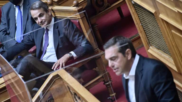 Tάσεις MRB: Στο 5,4% η διαφορά ΝΔ με ΣΥΡΙΖΑ - &quot;Κοστίζει&quot; η ακρίβεια - Σοβαρό θέμα οι υποκλοπές, λέει το 77,5%