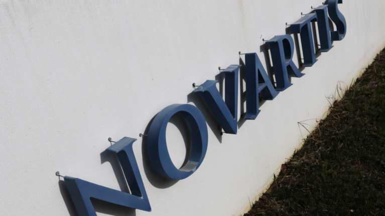 Απορρίφθηκε λόγω αοριστίας η αγωγή του Δημοσίου κατά της Novartis - Θα της πληρώσει και τα δικαστικά έξοδα