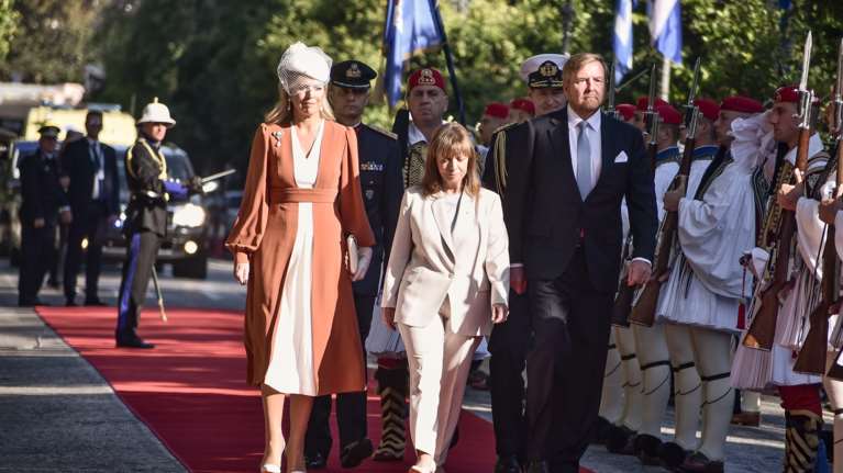 Στην Αθήνα το βασιλικό ζεύγος της Ολλανδίας - Συνάντηση με την Κατερίνα Σακελλαροπούλου [εικόνες]