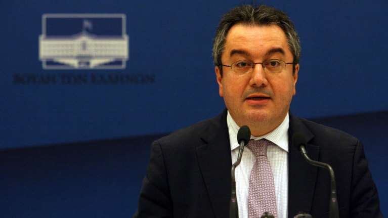 Ηλίας Μόσιαλος: Γιατί φοράω μάσκα προστασίας προσώπου