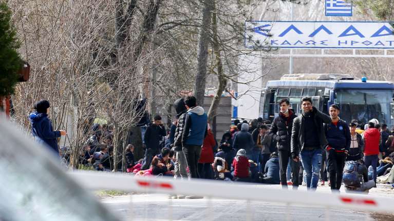 Έκλεισαν τα σύνορα: 1.000 πρόσφυγες στις Καστανιές - Απετράπη προσπάθεια εισόδου