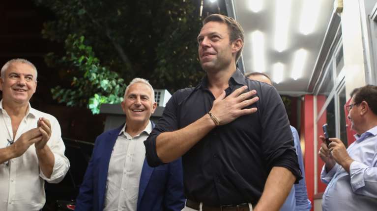 "Θάλασσα" τα έκανε ο ναύαρχος Αποστολάκης: Κάλεσε τους ψηφοφόρους ΣΥΡΙΖΑ να ψηφίσουν αντάρτες της ΝΔ, τον άδειασε το κόμμα