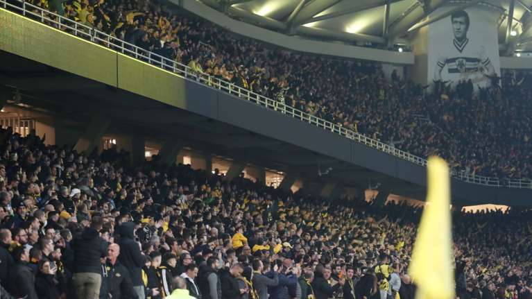 Τραγωδία στο ΟΡΑΡ Arena: Κατέληξε οπαδός που έπαθε ανακοπή μέσα στο γήπεδο - Δεύτερος οπαδός νοσηλεύεται μετά από έμφραγμα