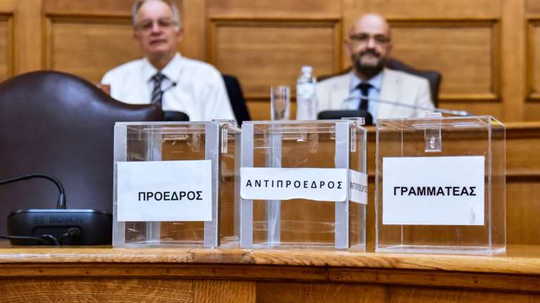Εξεταστική για υποκλοπές: Καταθέτει η επικεφαλής της Εθνικής Αρχής Διαφάνειας Αλεξάνδρα Ρογκάκου