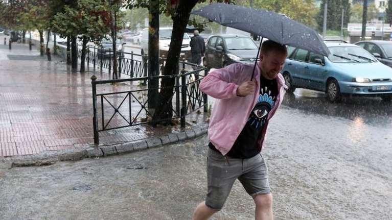 Ραγδαία επιδείνωση του καιρού: Βροχές, χαλάζι και πτώση της θερμοκρασίας - Κίνδυνος και για φωτιές [Εικόνες]