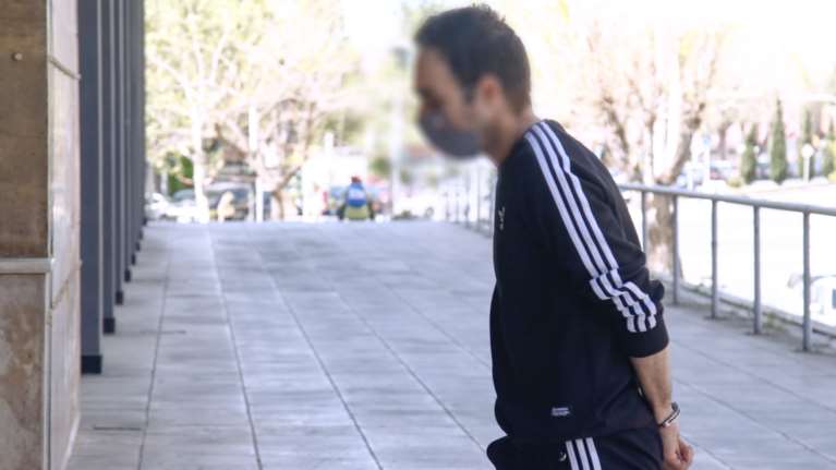 Θεσσαλονίκη: &quot;Ήταν άρρωστος μαζί μου, με ήθελε για ιδιοκτησία του&quot; - Η κόλαση της 17χρονης στα χέρια του πατριού της [Βίντεο]