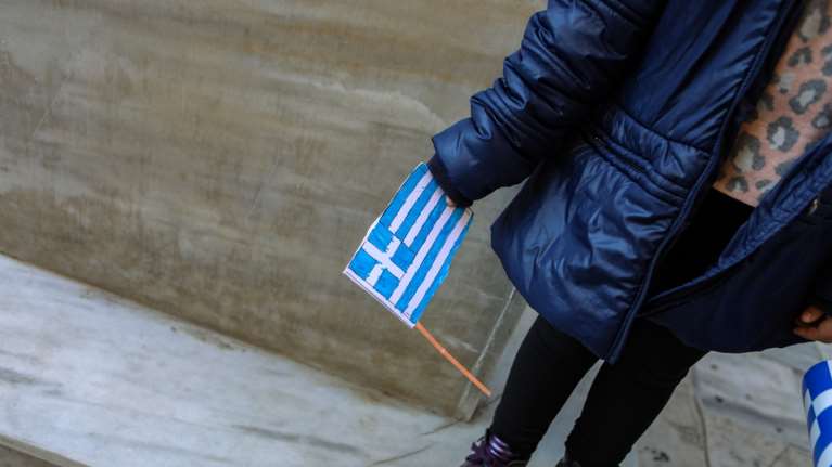 Τρίκαλα: Πατέρας επιτέθηκε σε διευθυντή σχολείου επειδή η κόρη του δεν θα είναι… σημαιοφόρος στην παρέλαση