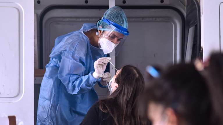 Μετάλλαξη Ομικρον: Πόσο αξιόπιστα είναι τα rapid test για την ανίχνευσή της - Τι πρέπει να γνωρίζουμε