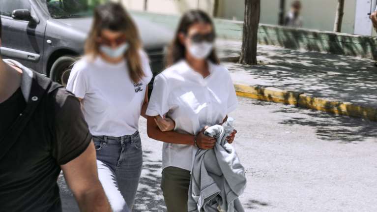 Έξαλλος ο πατέρας του μοντέλου με την κοκαΐνη: Τι αποκαλύπτει για τον σεΐχη, πρώην γαμπρό του [βίντεο]