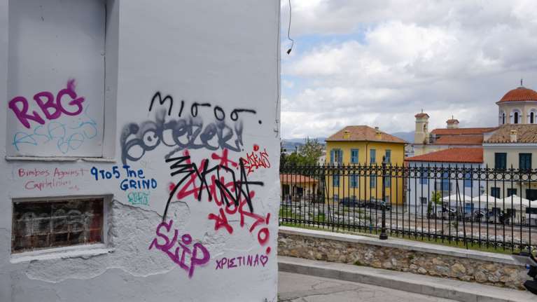 Σοκάρουν οι λεπτομέρειες για την αιματηρή ληστεία στην Ακρόπολη - &quot;Εχεις τσιγάρο;&quot;, ρώτησαν τον 18χρονο πριν τον μαχαιρώσουν