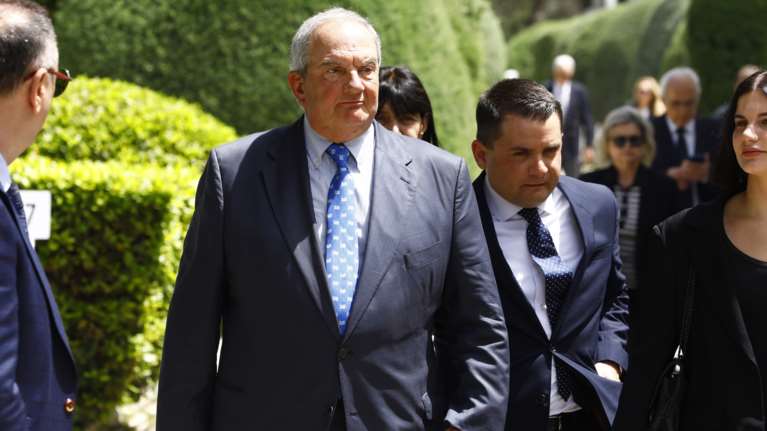 Ο επικήδειος Καραμανλή στην κηδεία Μολυβιάτη: Το εθνικό συμφέρον πάνω απ&#39; όλα - Αυτό ήταν και είναι το δόγμα Μολυβιάτη