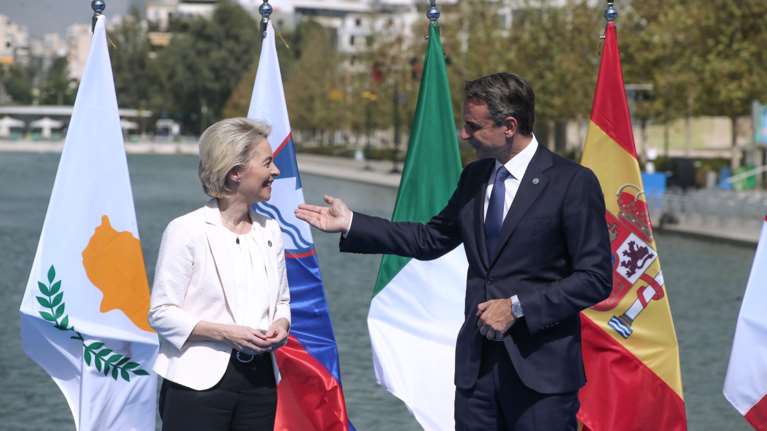 Ούρσουλα φον ντερ Λάιεν σε Μητσοτάκη: Μαζί θα εργαστούμε για τη μείωση των υψηλών τιμών της ενέργειας