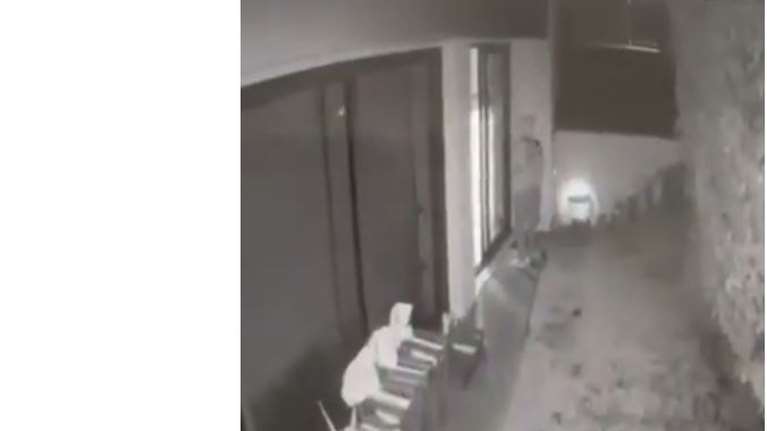 Συμμορία έμπαινε σε σπίτια και τα &quot;ξάφριζε&quot; ενώ οι ένοικοι ήταν μέσα - Βίντεο ντοκουμέντα από τη δράση τους