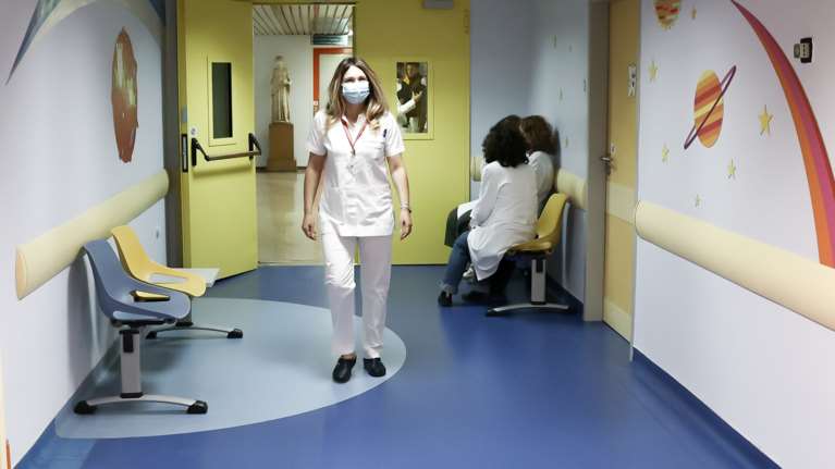 Εκρηξη της γρίπης Α με αύξηση 550% μεταξύ Χριστουγέννων και Πρωτοχρονιάς - Τι συμβαίνει με την τύπου Β