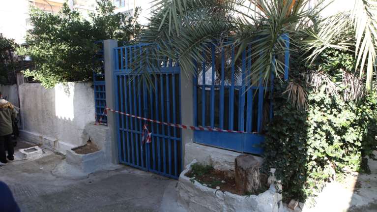 Γυναικοκτονία στη Νίκαια: Προφυλακιστέος ο 50χρονος συζυγοκτόνος – Επαθε κρίση πανικού στο γραφείο του εισαγγελέα