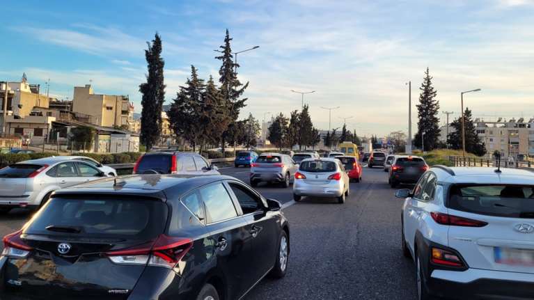 Τελευταία διορία σήμερα για την πληρωμή των τελών κυκλοφορίας και την κατάθεση πινακίδων