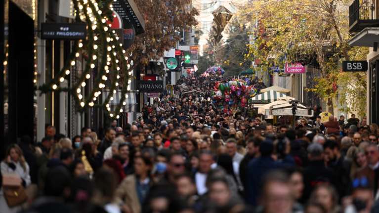 Έρχεται επίδομα ακρίβειας τα Χριστούγεννα: 200-250 ευρώ θα δοθούν στους δικαιούχους