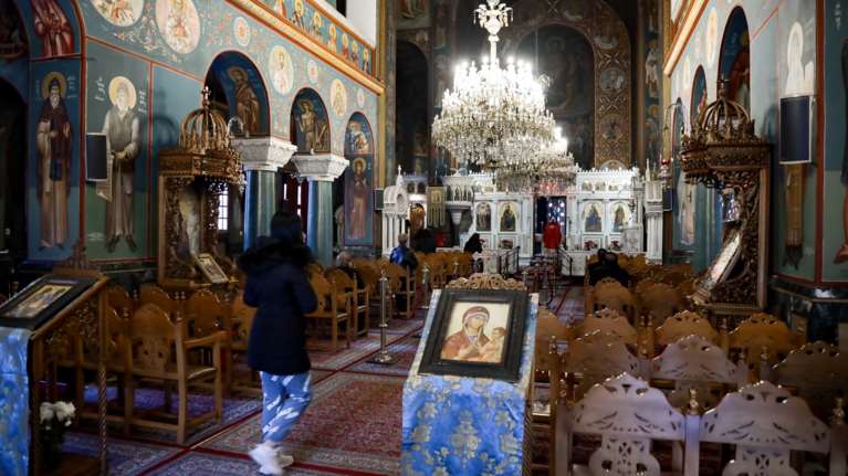 Θεσσαλονίκη: Άγριος καβγάς σε μνημόσυνο - Στο αυτόφωρο ένας 55χρονος και η 54χρονη γυναίκα του