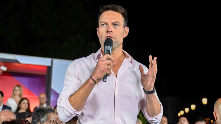 Στη Ρόδο ο Κασσελάκης: Ο κόσμος έχει καταλάβει την κοροϊδία που διαδραματίζεται στο ΕΣΥ