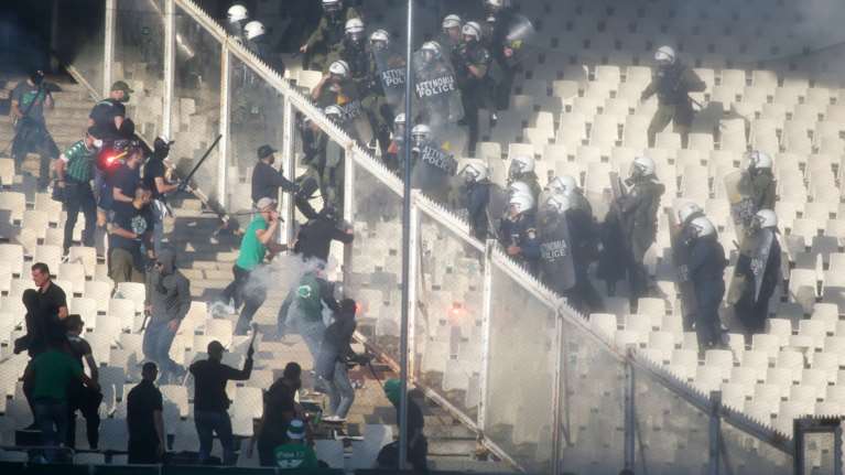 Τελικός Κυπέλλου: Σε 17 συλλήψεις οπαδών προχώρησε η ΕΛΑΣ  - Τι βρέθηκε στην κατοχή τους