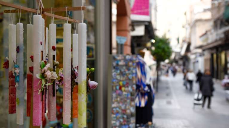 Πασχαλινό ωράριο 2023: Πώς θα λειτουργήσουν σήμερα και όλη τη Μεγάλη Εβδομάδα τα καταστήματα