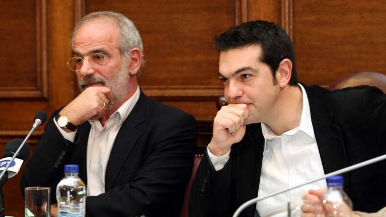 Σφοδρή επίθεση Αλαβάνου σε Τσίπρα: &quot;Να γονατίσει μπροστά σε δεσπότη και να ζητήσει συγγνώμη&quot; [βίντεο]