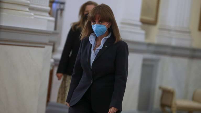 Η Κατερίνα Σακελλαροπούλου για την Ημέρα Μνήμης Ολοκαυτώματος: Τιμάμε τα εκατομμύρια θύματα της ναζιστικής φρίκης