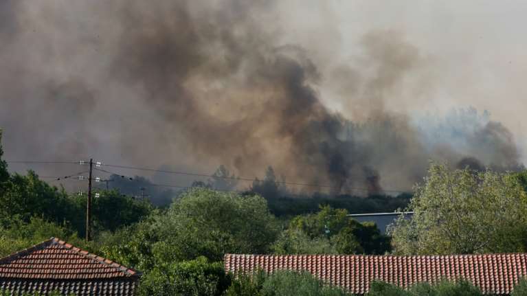 Φωτιά στην Καβάλα: Αναζωπυρώσεις σε Διαλεκτό και Αβραμυλιά