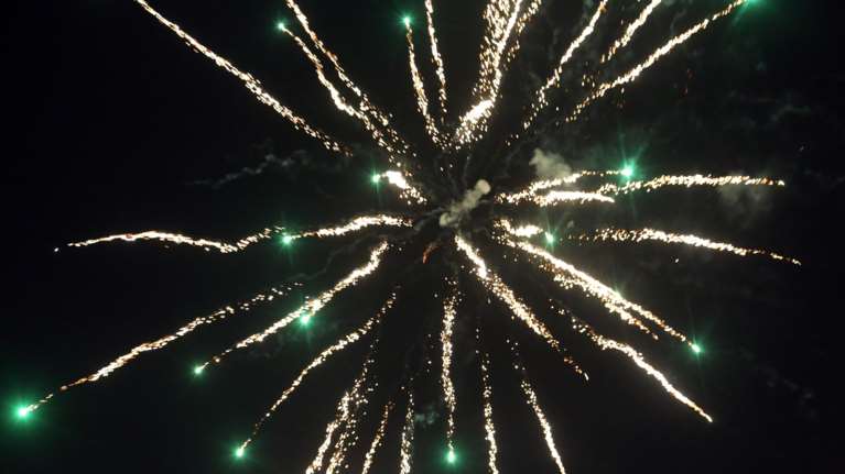 Μέτσοβο: Τραυματισμοί από τα πυροτεχνήματα της Πρωτοχρονιάς - &quot;Δεν μας βοήθησε κανείς&quot; [βίντεο]