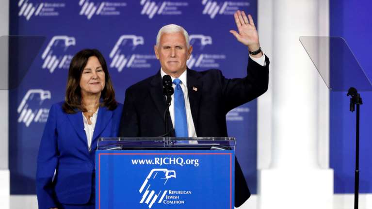 Ανατροπή στη μάχη των Ρεπουμπλικανών για το χρίσμα: Αποσύρθηκε ο πρώην αντιπρόεδρος των ΗΠΑ Μάικ Πενς