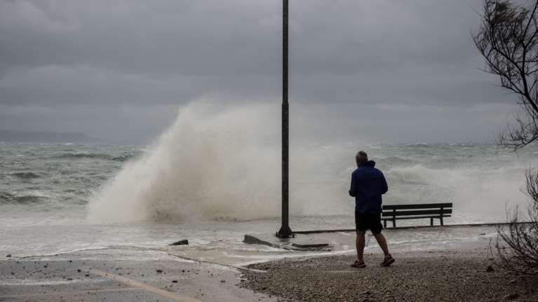 Προειδοποίηση Αρναούτογλου: Προσοχή την Τετάρτη - Ποιες περιοχές θα σαρώσουν σφοδροί άνεμοι, καταιγίδες και χιόνια