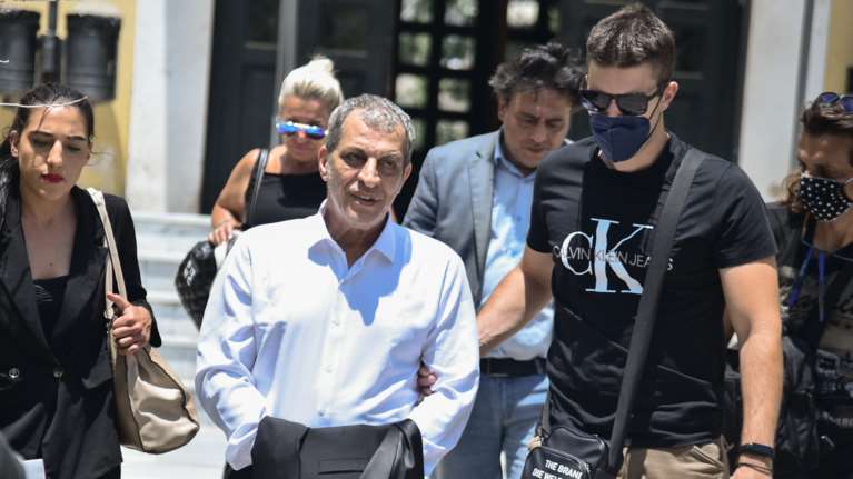 Θέμης Αδαμαντίδης: Τη Δευτέρα η δίκη για τον ξυλοδαρμό της συντρόφου του - ''Εκείνος είναι το θύμα'', λέει o Αλέξης Κούγιας