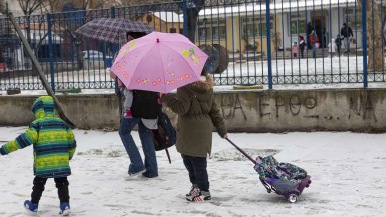 Κλειστά σχολεία την Πέμπτη: Σε ποιες περιοχές δεν θα γίνουν μαθήματα λόγω κακοκαιρίας