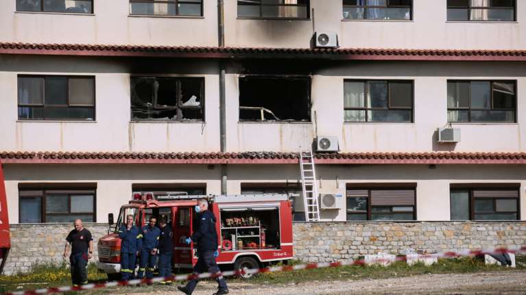 Νοσοκομείο Παπανικολάου: Στο χειρουργείο ένας από τους δύο τραυματίες μετά την φωτιά - Όλη η ανακοίνωση