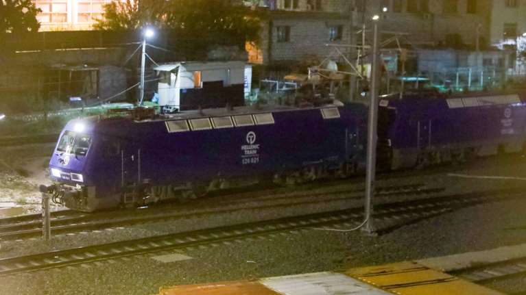 Τέμπη: Βούρκωσαν οι μηχανοδηγοί που πέρασαν από το σημείο &quot;μηδέν&quot; - &quot;Χτυπήσαμε τις κόρνες και κάναμε τον σταυρό μας&quot;