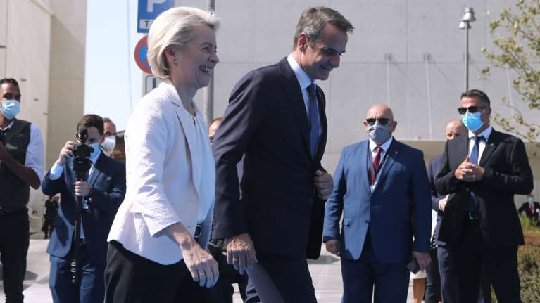 Αναβλήθηκε το δείπνο Μητσοτάκη με την Ούρσουλα φον ντερ Λάιεν - Ο λόγος της ακύρωσης