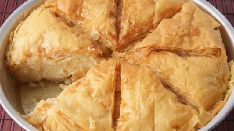 Το πιο νόστιμο και εύκολο γαλακτομπούρεκο - Το φύλλο παραμένει τραγανό ακόμα και μετά από μέρες στο ψυγείο
