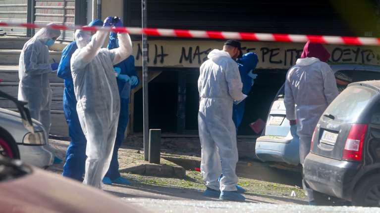 Έκρηξη στη Θεσσαλονίκη: Πυροκροτητές και υλικά για την κατασκευή βομβών εντοπίστηκαν στο σπίτι της 38χρονης που σκοτώθηκε