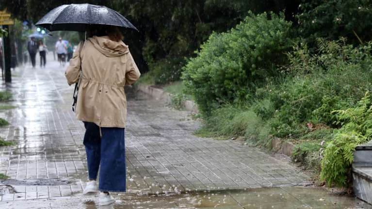 Έκτακτο δελτίο επιδείνωσης καιρού: Οι περιοχές με καταιγίδες και χιόνια για 48 ώρες - Πέφτει 15 βαθμούς η θερμοκρασία