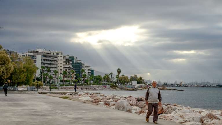 Καλός ο καιρός αύριο με μικρή άνοδο της θερμοκρασίας και τοπικές νεφώσεις - Σε ποιες περιοχές θα βρέξει