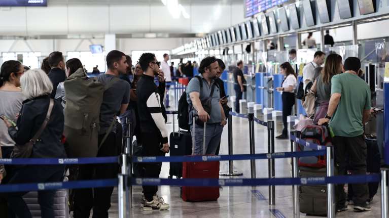 Μεγάλη ταλαιπωρία στο αεροδρόμιο &quot;Ελ. Βενιζέλος&quot;: Έως και 2 ώρες οι καθυστερήσεις στις πτήσεις