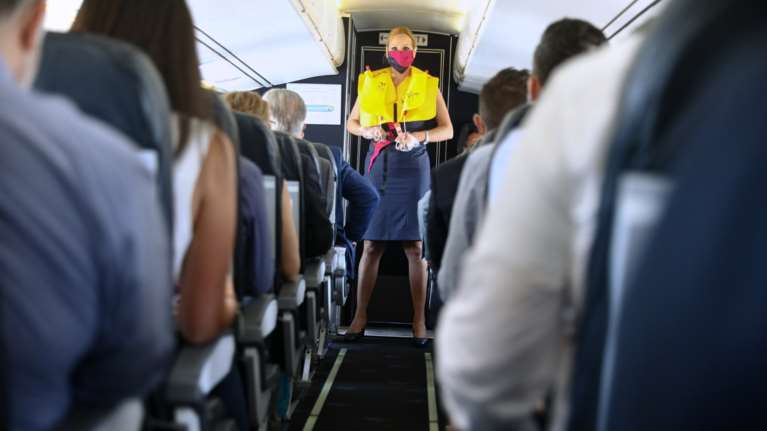 Σάλος στην Ισπανία: Ζητούσαν από κοπέλες που ήθελαν να γίνουν αεροσυνοδοί να γδυθούν, για να δουν αν έχουν τατουάζ