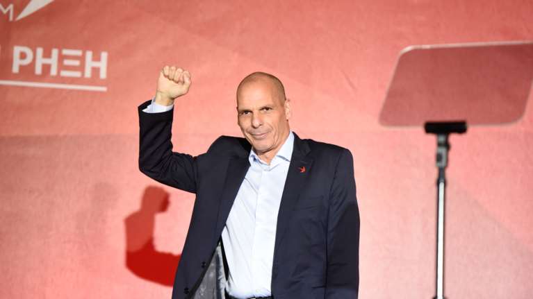 Γιάνης Βαρουφάκης: Η χιουμοριστική απάντηση για το βιβλίο του Τσίπρα - &quot;Στο δικό μου δεν κάνατε τέτοια διαφήμιση&quot;