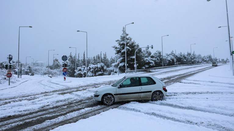 Τι πρέπει να προσέχουν οι οδηγοί κατά την οδήγηση στον πάγο ή στο χιόνι