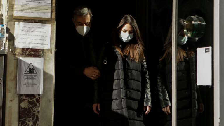 Βιασμός Γεωργίας Μπίκα: "Δεν φοβάμαι κάτι" - Τα πρώτα λόγια του μετρ του Αχίλλειον, μετά τα γκαζάκια στο κτίριο που μένει