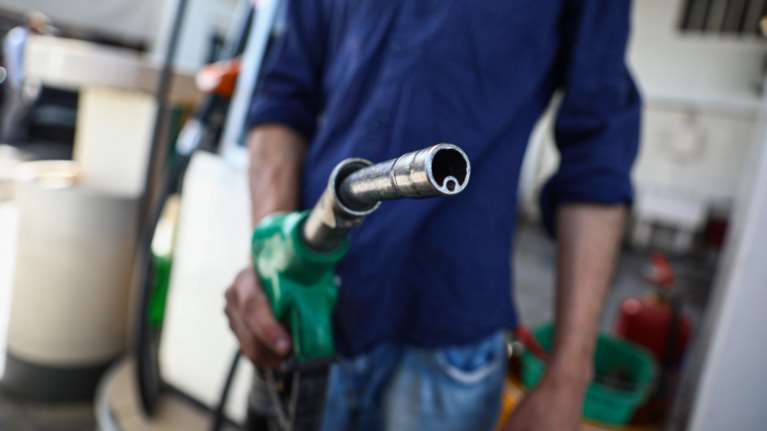 Τεράστιο κύκλωμα λαθρεμπορίου καυσίμων: 220 πρατήρια βενζίνης με πειραγμένες αντλίες- Σχέσεις με την Greek Mafia